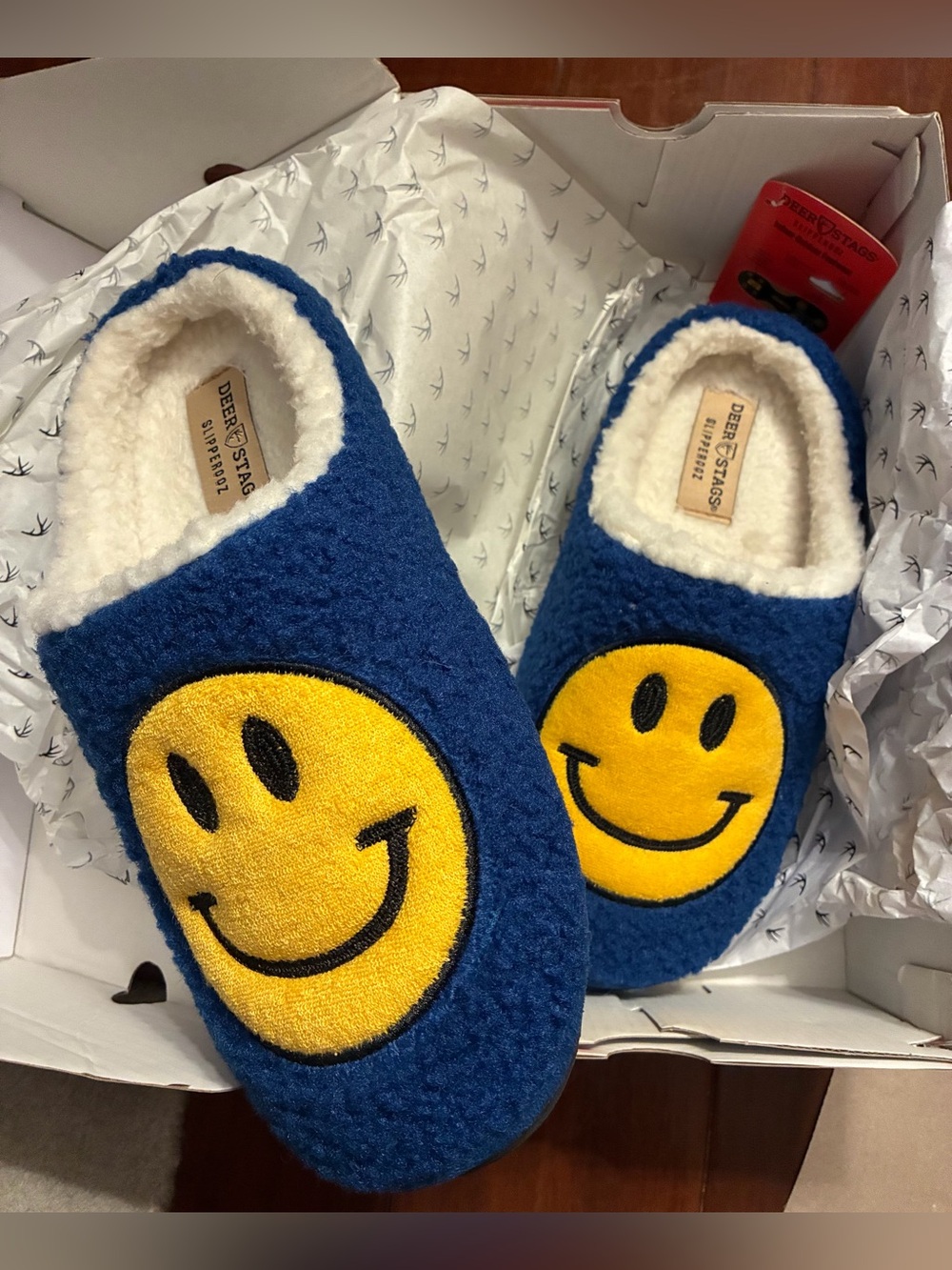 RARE!! NWT! DeerStags Slipperooz in Blue “Smiley Face” Slippers men’s size 10M.